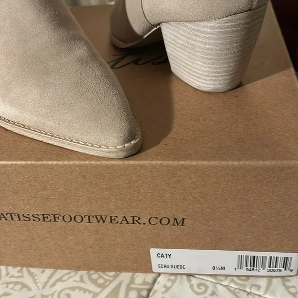 ❌️SOLD❌️Matisse Caty Boots Ecru Suede Block Heel Western Inside Zipper NIB - Picture 11 of 14